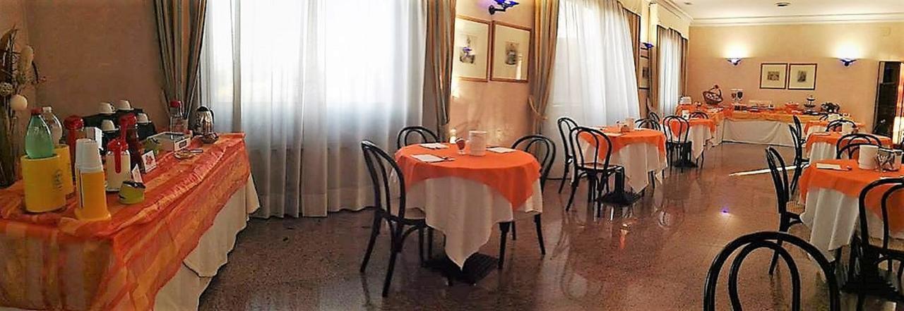 Hotel De La Ville & Centro Congressi Μπενεβέντο Εξωτερικό φωτογραφία