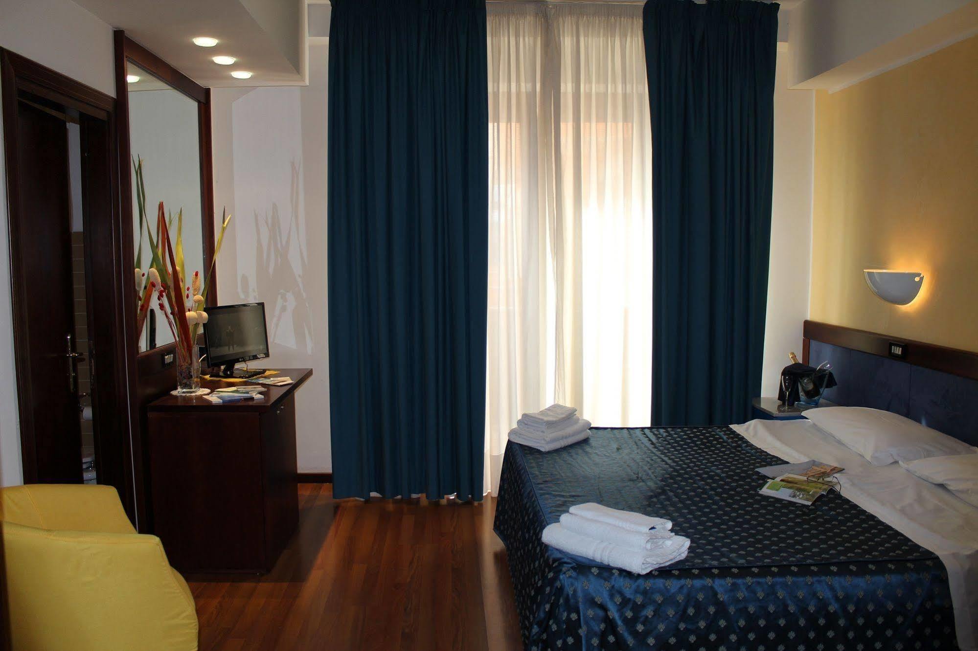 Hotel De La Ville & Centro Congressi Μπενεβέντο Εξωτερικό φωτογραφία