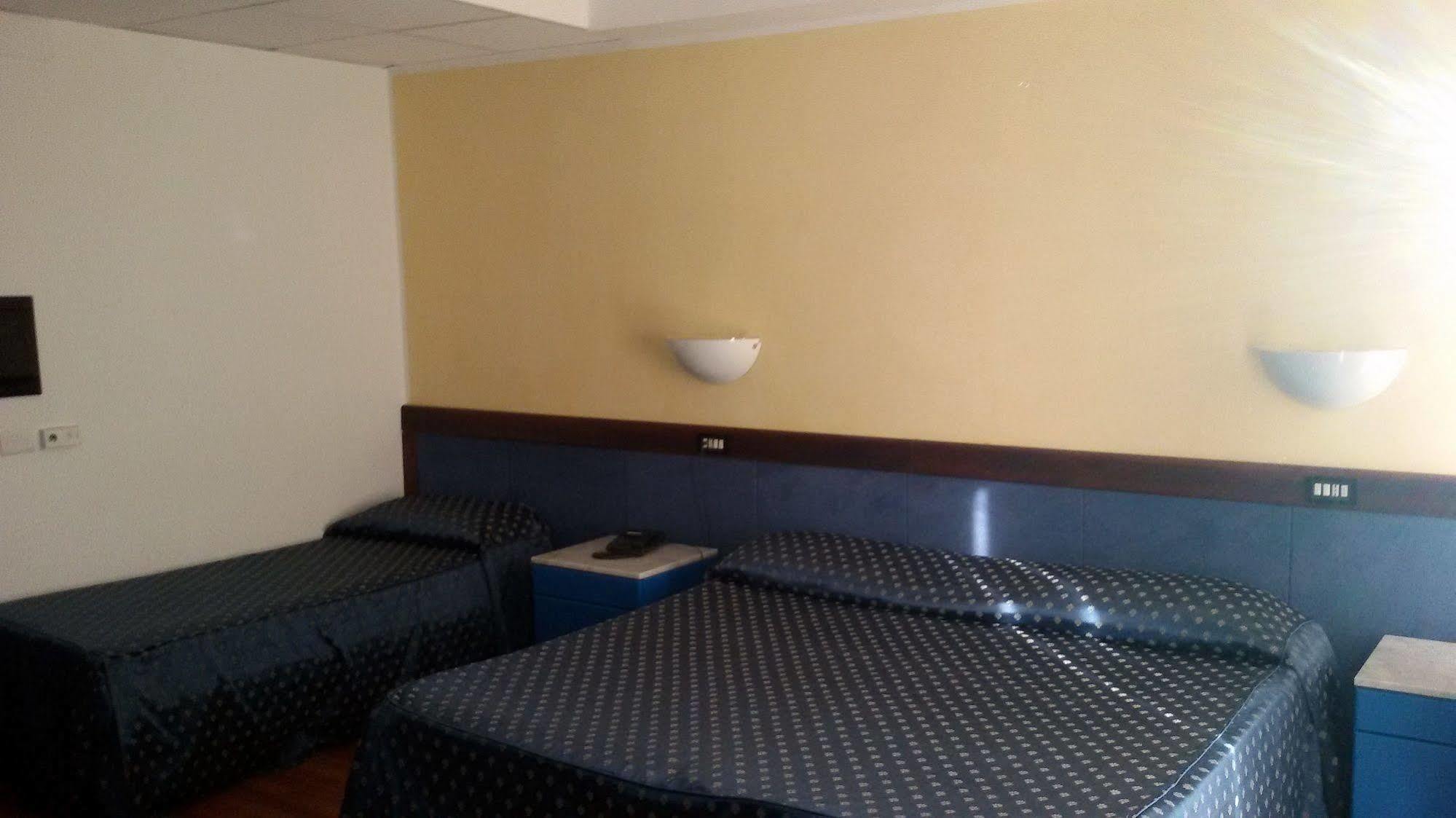 Hotel De La Ville & Centro Congressi Μπενεβέντο Εξωτερικό φωτογραφία