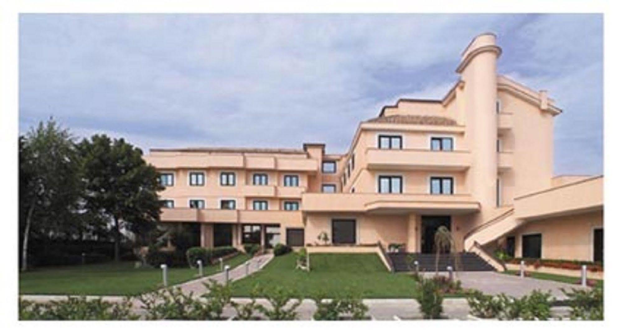 Hotel De La Ville & Centro Congressi Μπενεβέντο Εξωτερικό φωτογραφία